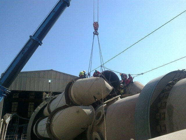 Crane heavy lifting services